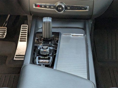 Used 2021 Volvo XC60 T8 R-Design w/ Advanced Package image 8