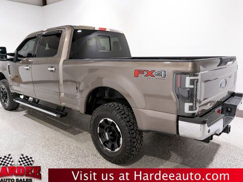 Used 2018 Ford F250 XLT w/ XLT Premium Package AWD/4WD image 3