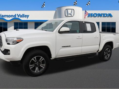 Used 2019 Toyota Tacoma TRD Sport image 3
