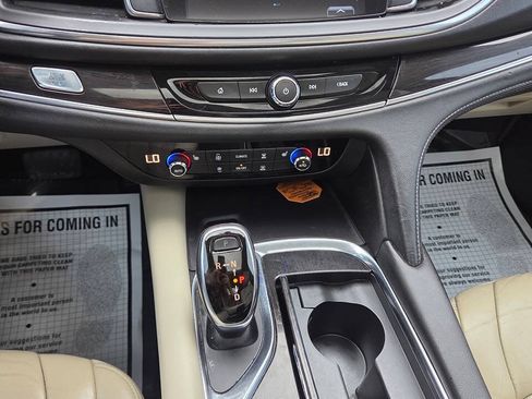 Used 2019 Buick Enclave Essence FWD image 10