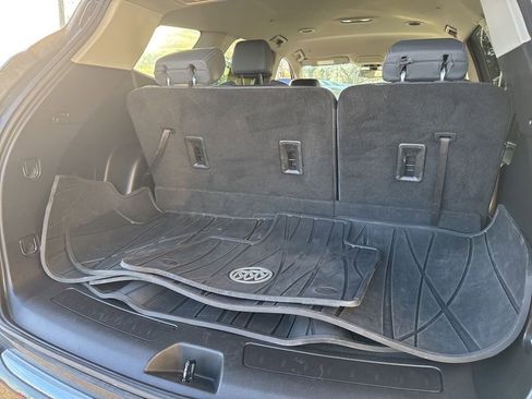 Used 2021 Buick Enclave Essence image 24