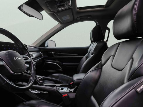Certified 2024 Kia Telluride S w/ S Sunroof Package AWD/4WD image 9
