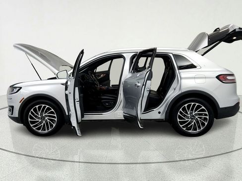 Used 2019 Lincoln Nautilus Reserve AWD/4WD image 10