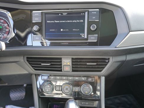 Used 2021 Volkswagen Jetta SE FWD image 10
