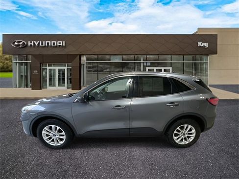 Used 2022 Ford Escape SE image 26