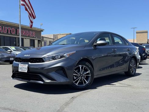 Used 2023 Kia Forte LXS FWD image 2
