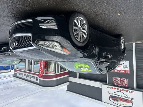 Used 2017 INFINITI Q70 3.7 image 1