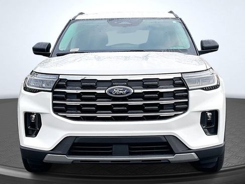 Used 2026 Ford Explorer Active w/ Active Comfort Package RWD image 2