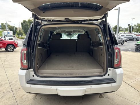 Used 2019 GMC Yukon XL SLT AWD/4WD image 15