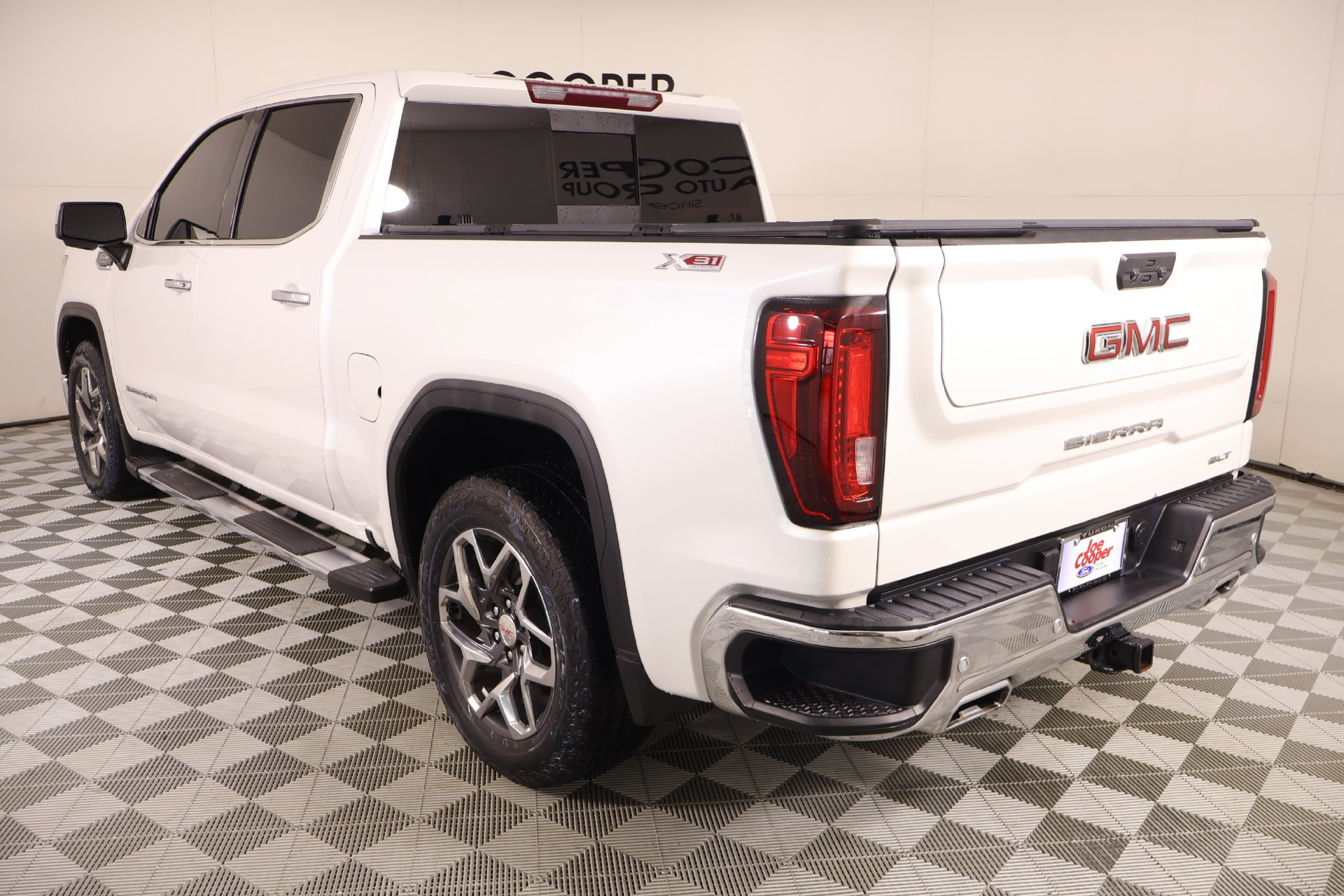 Used 2024 GMC Sierra 1500 SLT w/ SLT Premium Plus Package AWD/4WD image 24