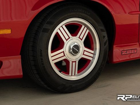Used 1991 Chevrolet Camaro Z28 RWD image 29