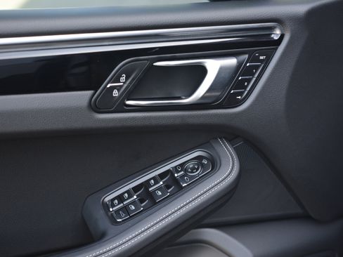 Certified 2026 Porsche Macan AWD/4WD image 14