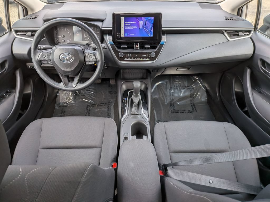 Used 2025 Toyota Corolla LE FWD image 4