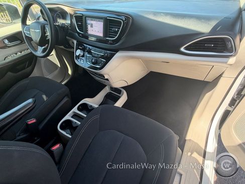 Used 2022 Chrysler Voyager LX FWD image 11