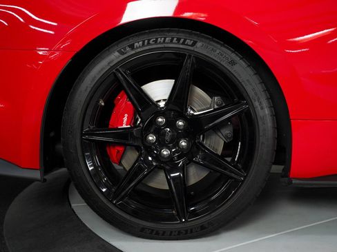 Used 2021 Ford Mustang Shelby GT500 w/ Carbon Fiber Handling Package RWD image 26