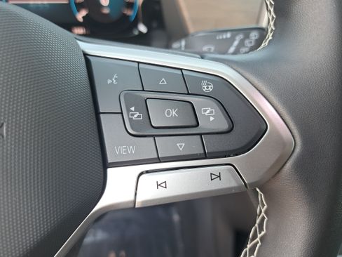 Used 2026 Volkswagen Atlas SE FWD image 19