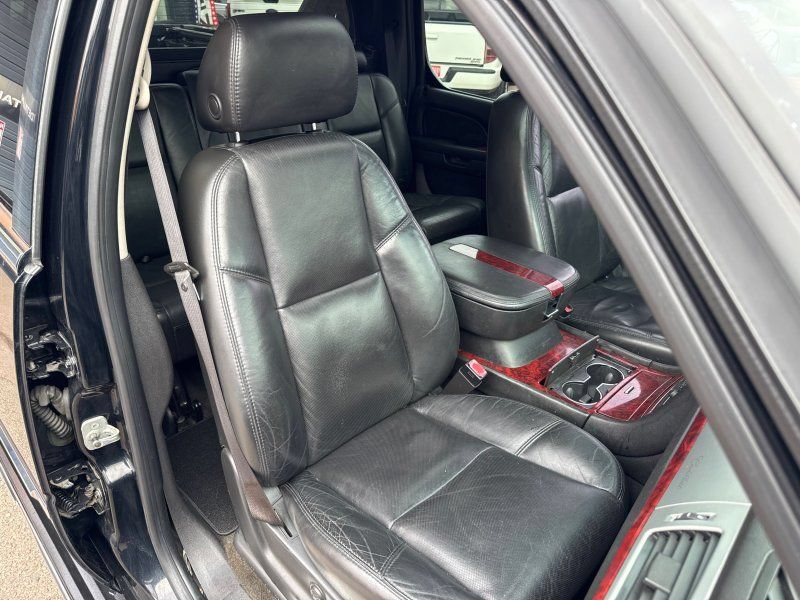 Used 2007 Cadillac Escalade EXT w/ Information Package AWD/4WD image 16