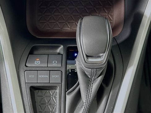 Used 2025 Toyota RAV4 Limited image 24