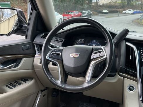 Used 2019 Cadillac Escalade ESV Luxury image 18