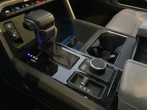 Used 2024 Toyota Tundra Limited image 24