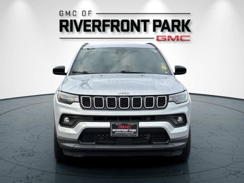 Used 2024 Jeep Compass Latitude image 8