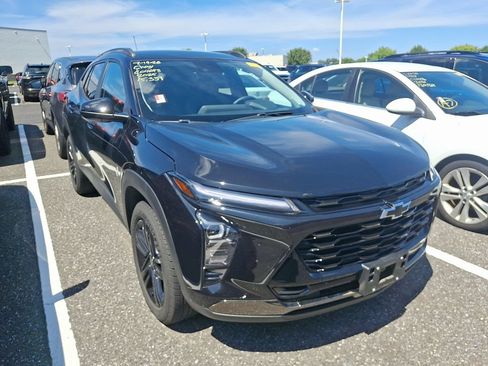 Used 2025 Chevrolet Trax ACTIV w/ Driver Confidence Package FWD image 3