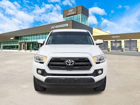 Used 2016 Toyota Tacoma SR5 image 2