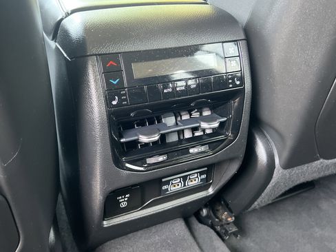 Used 2022 Jeep Grand Cherokee L Limited w/ Luxury Tech Group II image 27