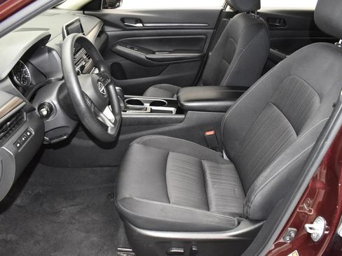 Used 2024 Nissan Altima 2.5 SV FWD image 13