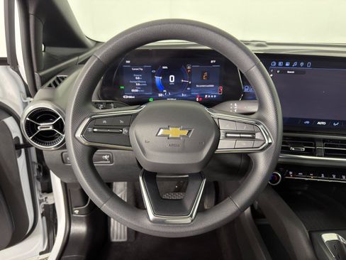 Certified 2025 Chevrolet Equinox EV LT FWD image 21