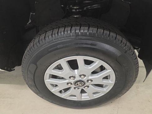 Used 2025 Toyota Tacoma SR AWD/4WD image 4