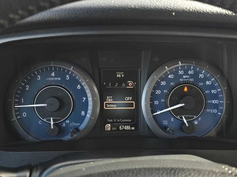 Used 2017 Toyota Sienna XLE image 24