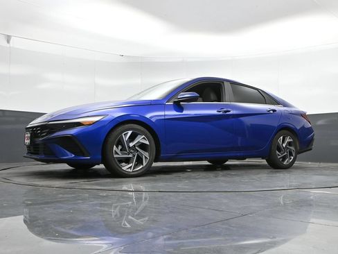 Used 2025 Hyundai Elantra SEL FWD image 42