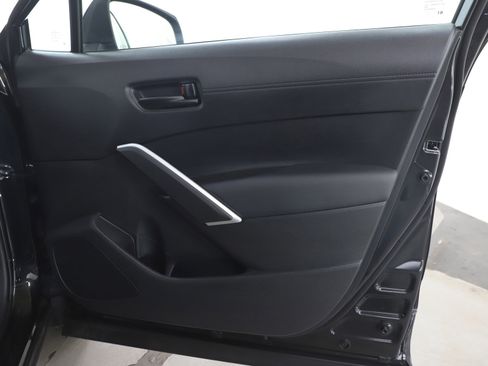 Used 2025 Toyota Corolla Cross LE w/ Moonroof Package image 11