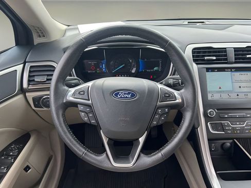 Used 2018 Ford Fusion SE w/ Equipment Group 602A FWD image 14