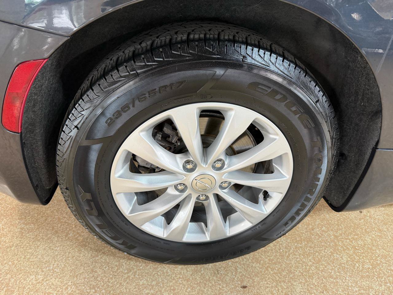 Used 2019 Chrysler Pacifica Touring-L FWD image 61