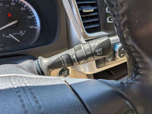 Used 2019 Toyota Highlander XLE AWD/4WD image 61