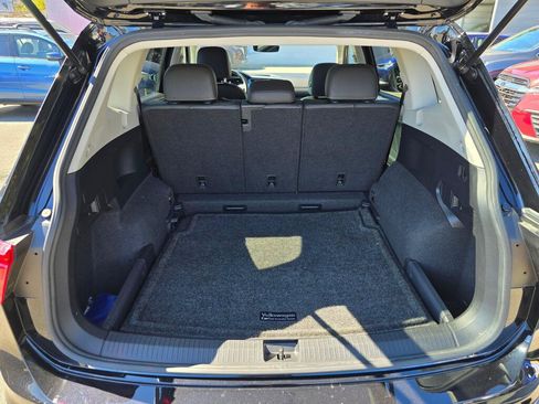 Used 2022 Volkswagen Tiguan SE AWD/4WD image 16