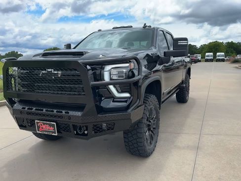 Used 2025 Chevrolet Silverado 2500 High Country w/ Midnight Edition AWD/4WD image 3