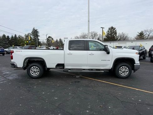 Used 2025 Chevrolet Silverado 2500 LT w/ Convenience Package AWD/4WD image 3