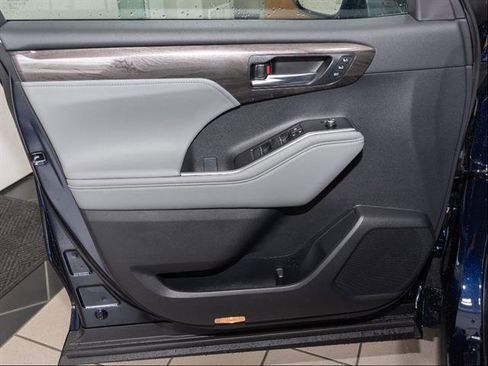 New 2026 Toyota Highlander Limited AWD/4WD image 9