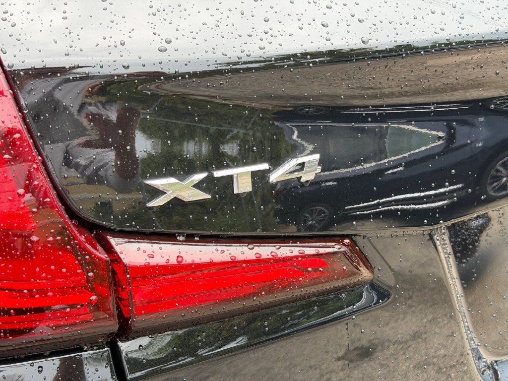 Used 2024 Cadillac XT4 Premium Luxury FWD image 12