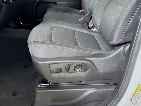 Used 2025 Chevrolet Silverado 1500 LT AWD/4WD image 19