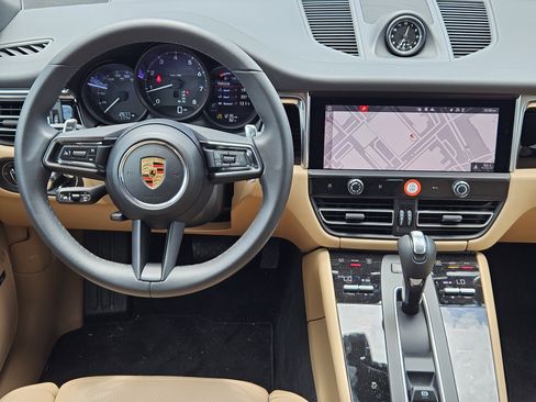 Certified 2026 Porsche Macan AWD/4WD image 25