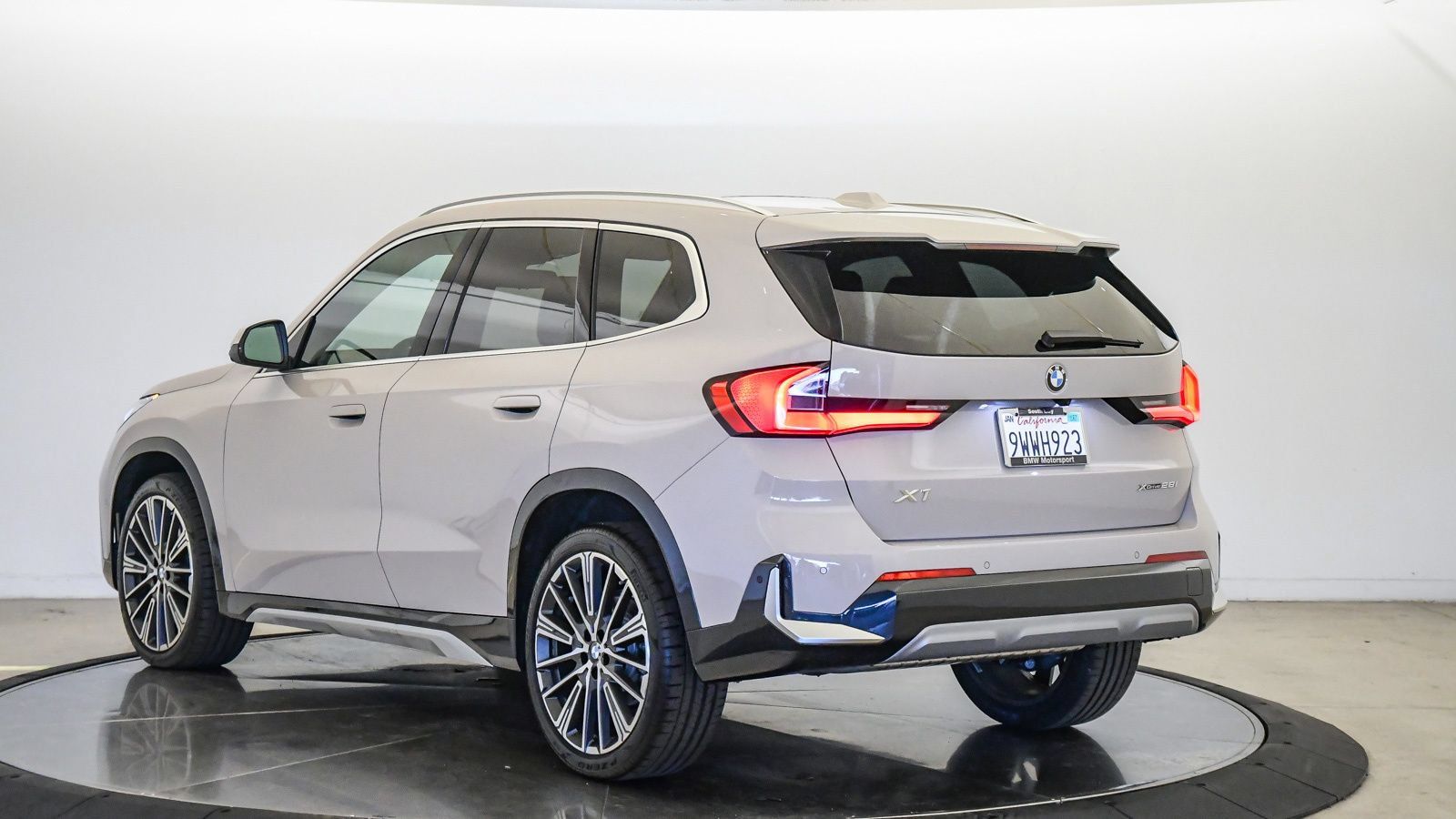 Used 2026 BMW X1 xDrive28i w/ Technology Package AWD/4WD image 2