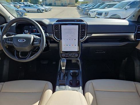 Used 2025 Ford Ranger Lariat w/ FX4 Off-Road Package image 10