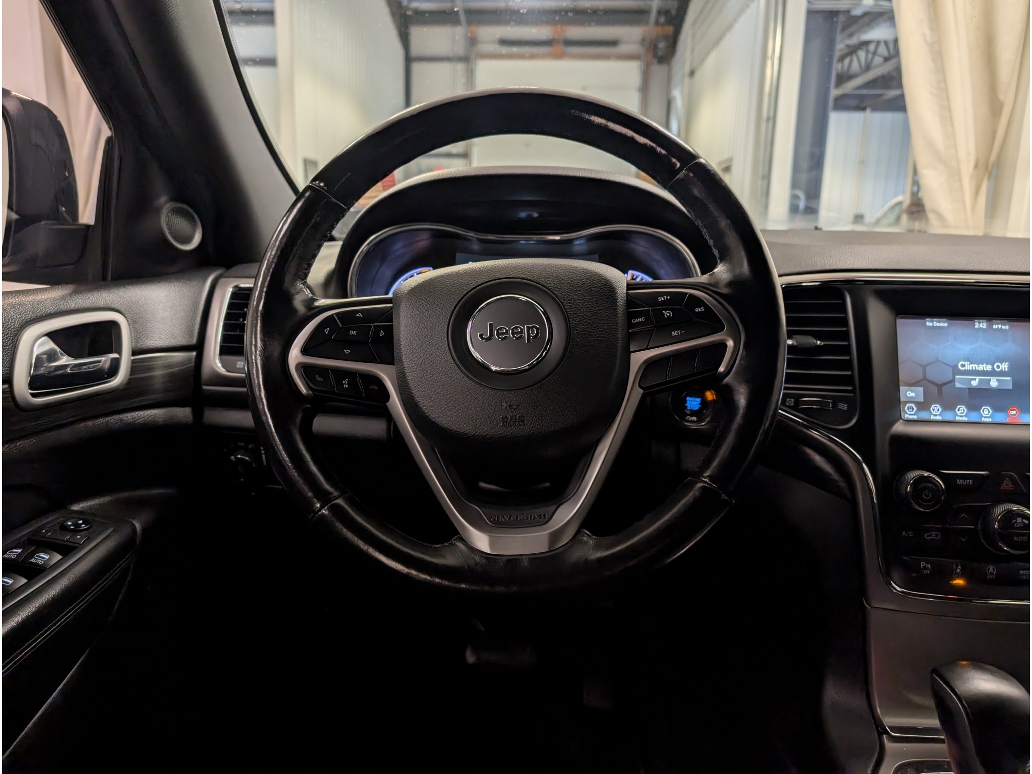 Used 2021 Jeep Grand Cherokee Laredo AWD/4WD image 12