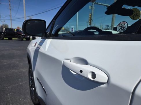 Used 2025 Jeep Compass Trailhawk AWD/4WD image 38