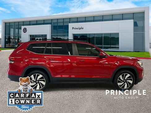 Used 2024 Volkswagen Atlas SE w/ Panoramic Sunroof Package image 5