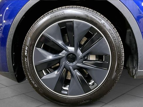 Used 2024 Tesla Model Y Long Range image 10